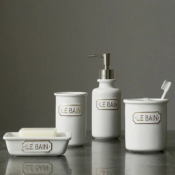 Набор аксессуаров для ванной комнаты с дозатором мыла или лосьона, держателем зубной щетки, стаканом и мыльницей из белого матового керамического материала